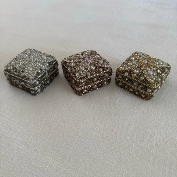 Vintage Beaded Jewelry trinket Box - Gold and Pearl - Picture 2 of 7